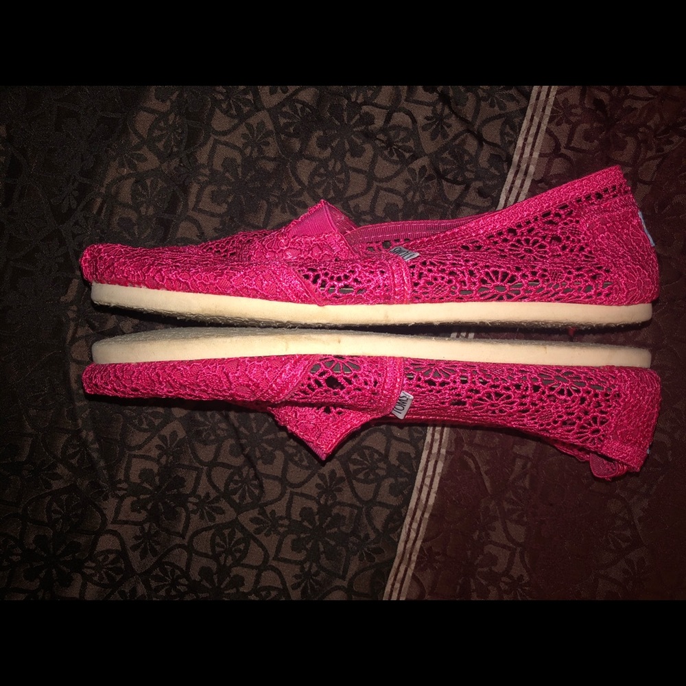 Lace Toms - Picture 2 of 4